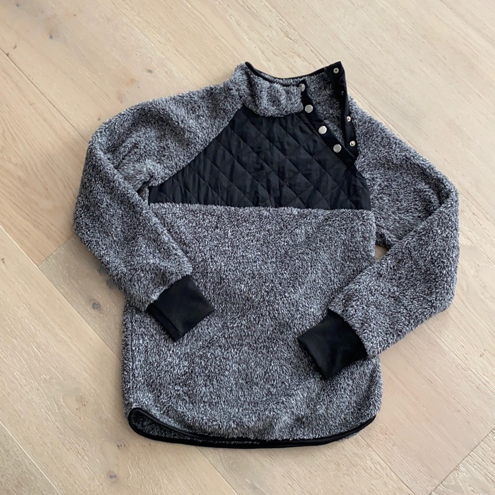 Cozy Warm grey and black pullover